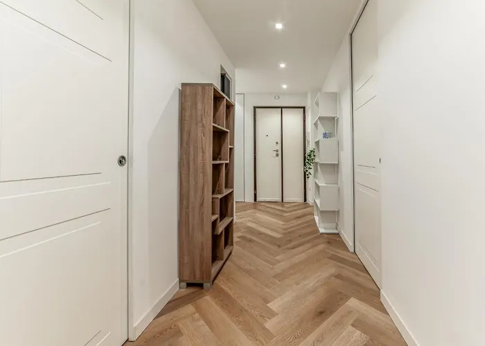 Naomi's Flat - Metro Mirti