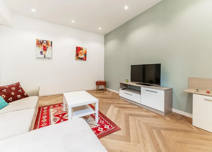 Naomi's Flat - Metro Mirti Apartmán